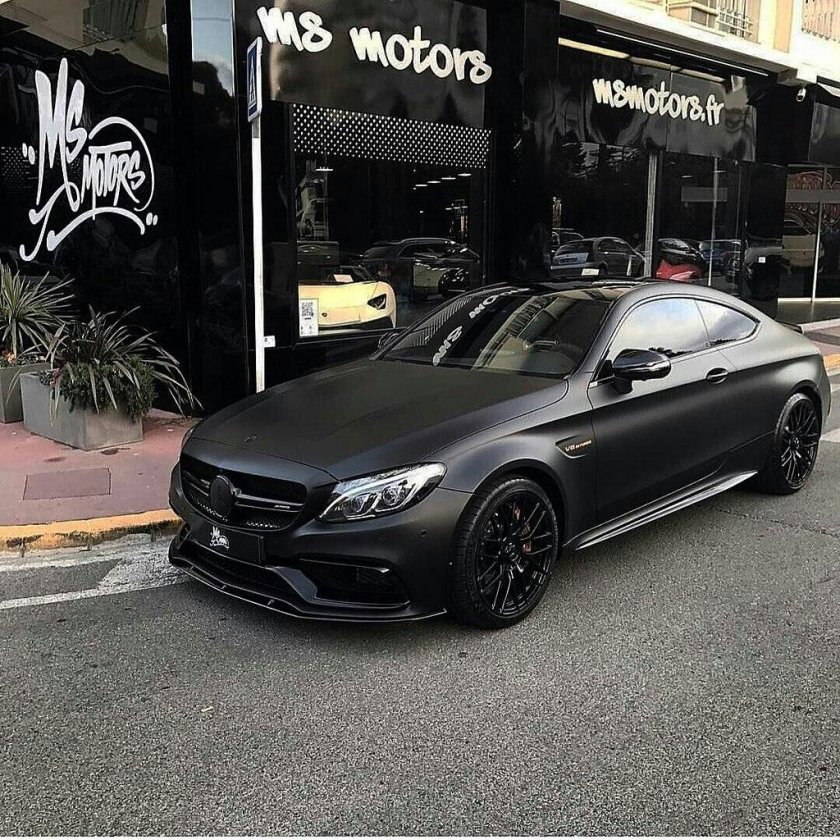 Мерседес с 63 АМГ черный матовый