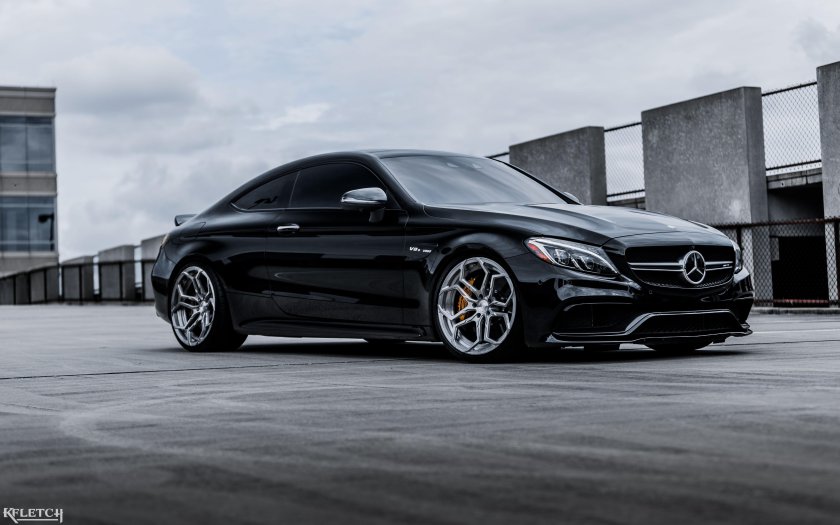 Мерседес Бенц с 63 АМГ черный