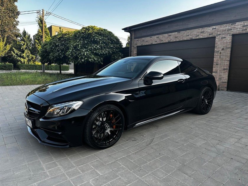 Мерседес с 63 АМГ черный матовый
