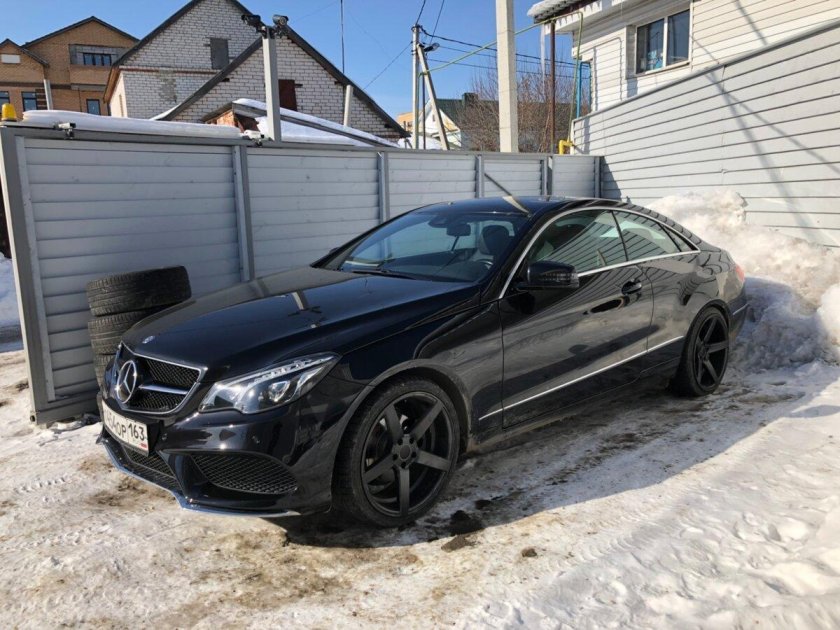 Мерседес е200 купе черный