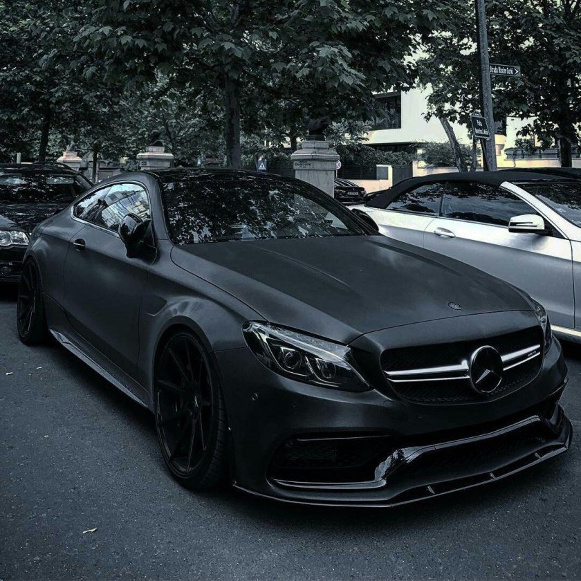 Мерседес-Бенц AMG 63 черный