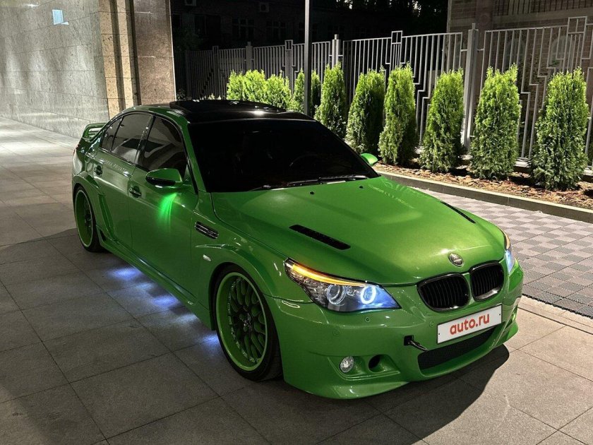 БМВ м5 е60 зеленая
