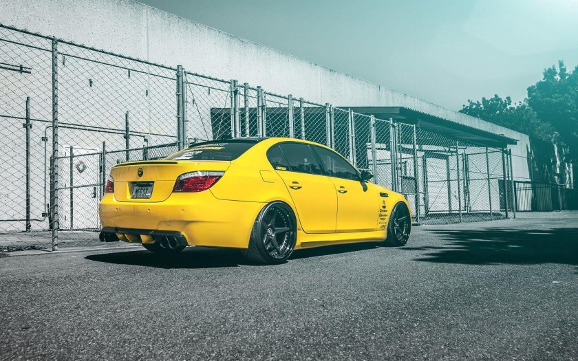 BMW m5 e60 Yellow