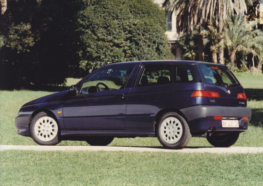 Alfa Romeo 145
