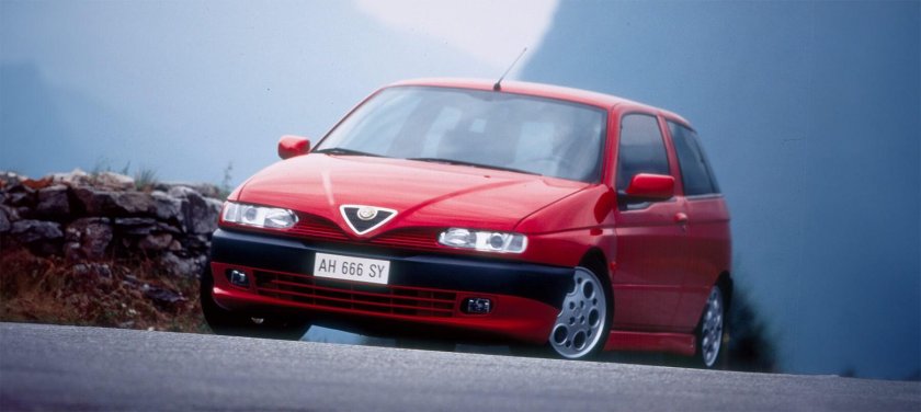 Alfa Romeo 145