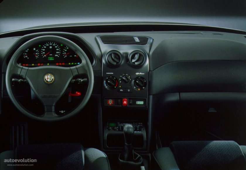 Alfa Romeo 146 салон