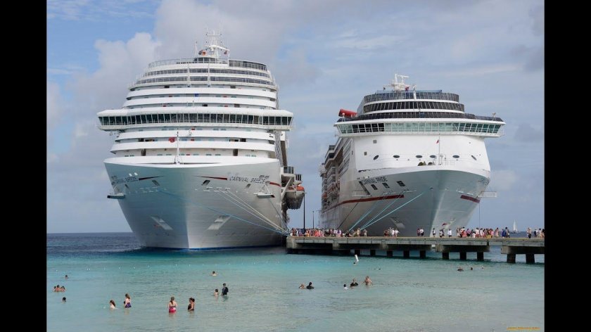 Океанский круизный лайнер