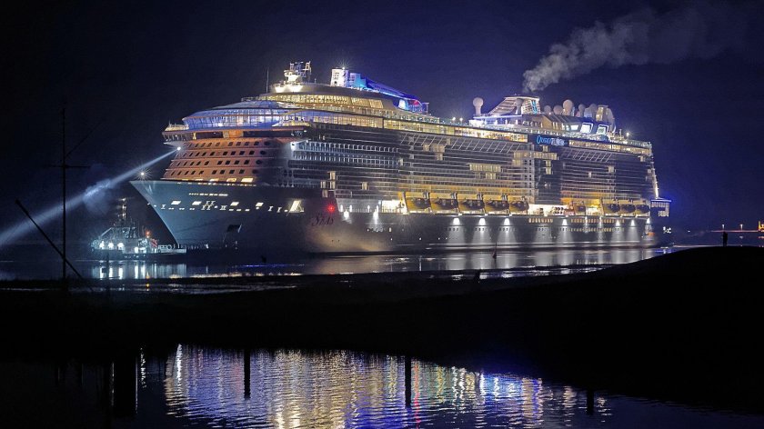 Океанский круизный лайнер