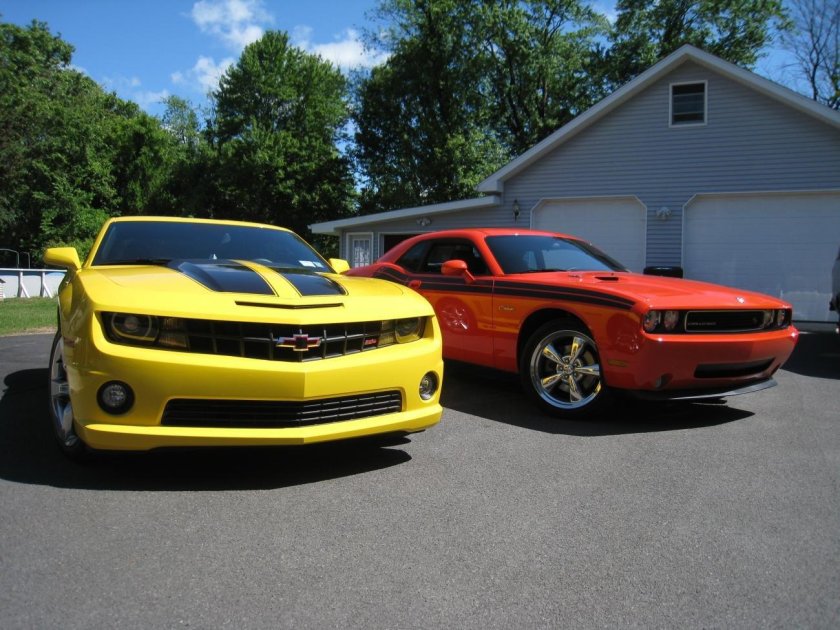 Камаро и Додж Челленджер