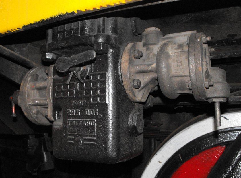 Воздухораспределитель 483 на вагоне