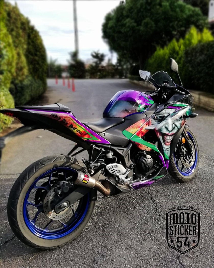 Джокер на мотоцикле