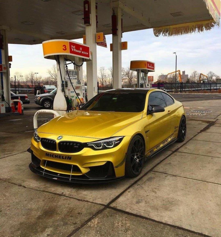 BMW m4 Золотая