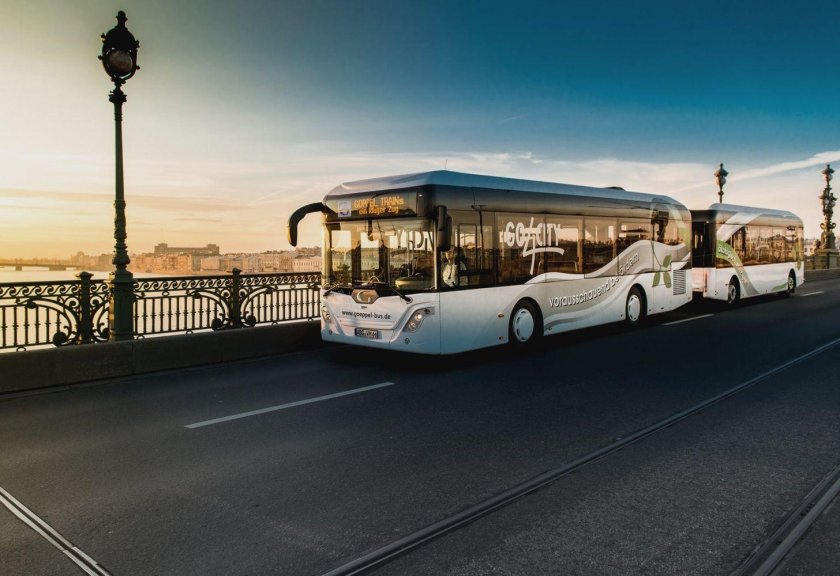 Автобус с прицепом