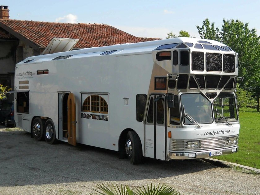 Neoplan Skyliner автодом