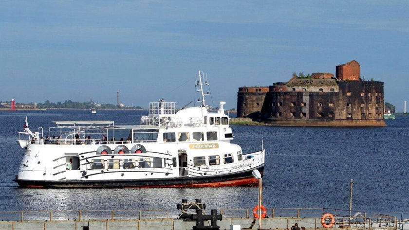 Теплоход Рипербан Кронштадт