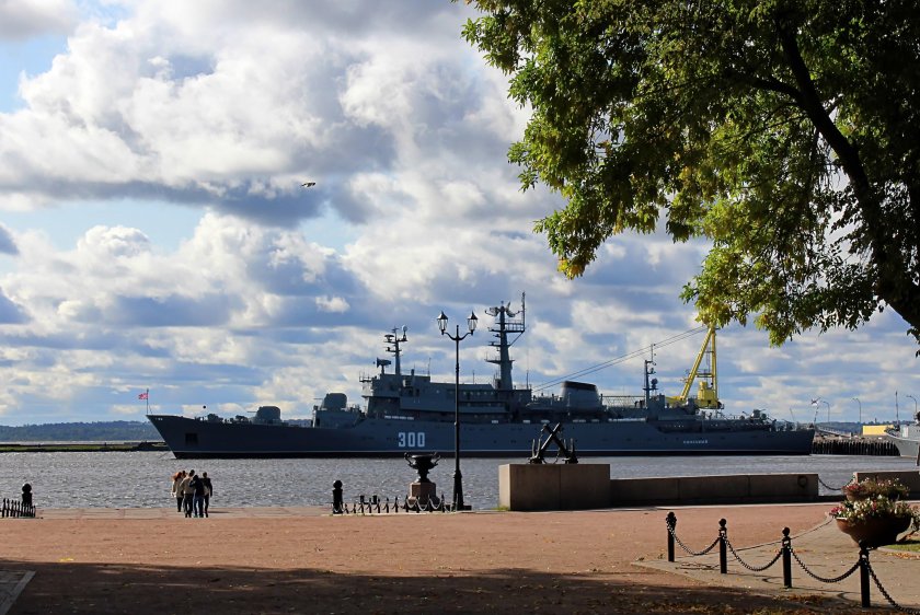 Кронштадт набережная с кораблями