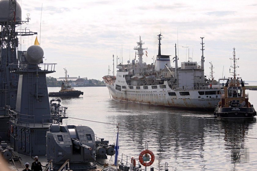 Корабль Гангут в Кронштадте