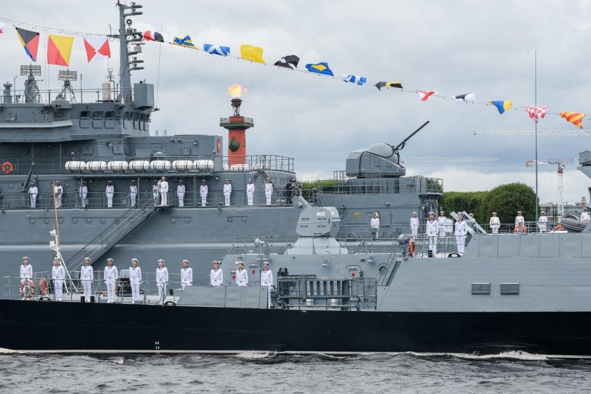 Корабль Смольный Кронштадт