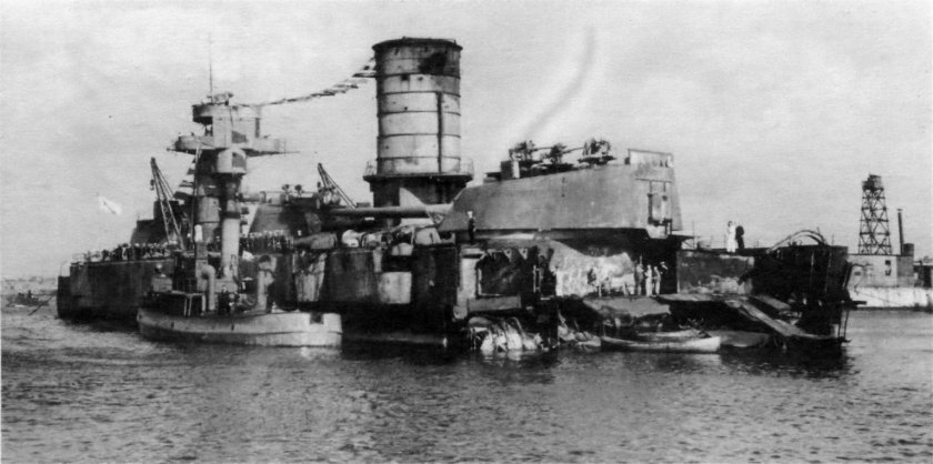 Линкор Марат в Кронштадте