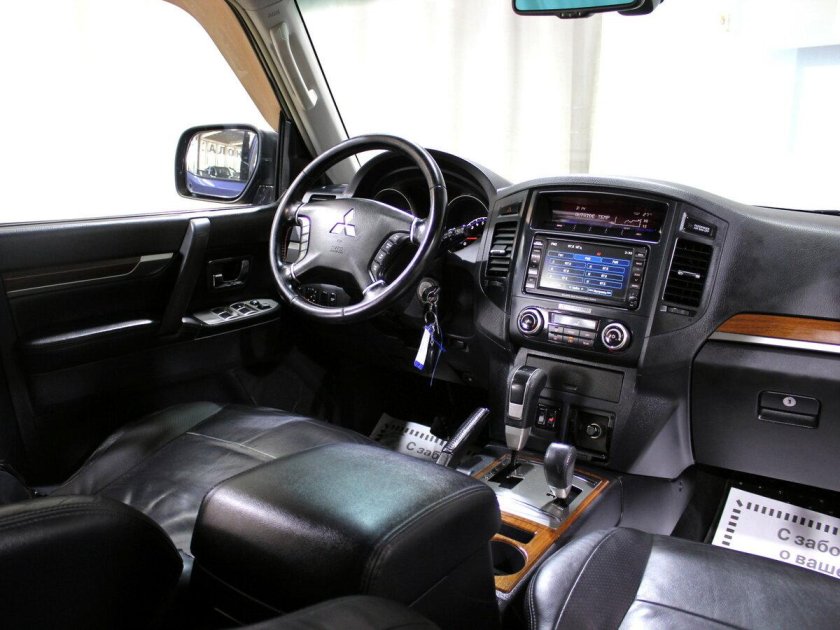 Mitsubishi Pajero 4 салон
