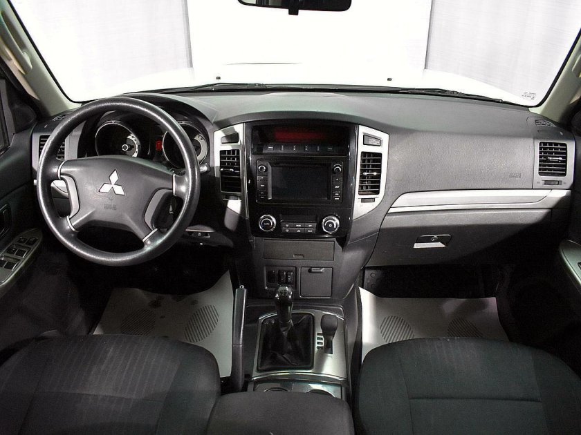 Mitsubishi Pajero Sport 2015 салон