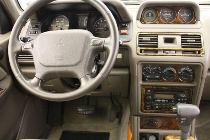 Mitsubishi Pajero 96 год