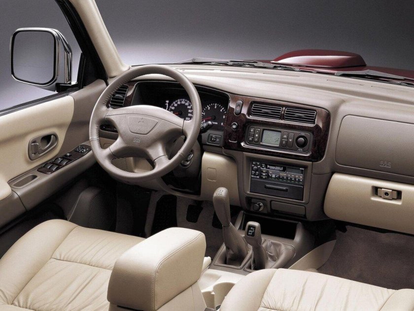 Mitsubishi Pajero Sport 1 2.5