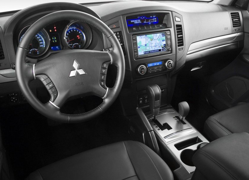 Митсубиси Паджеро 4 салон