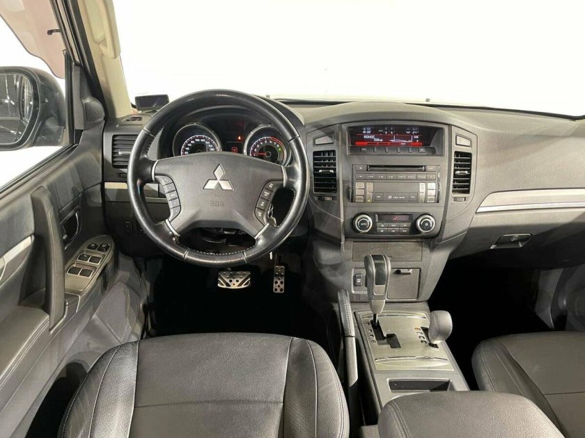 Mitsubishi pajero iv