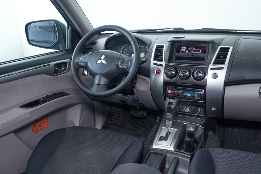 Mitsubishi Pajero Sport 2 салон