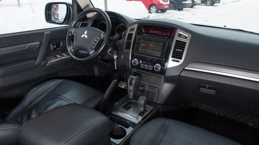 Митсубиси Паджеро 4 салон