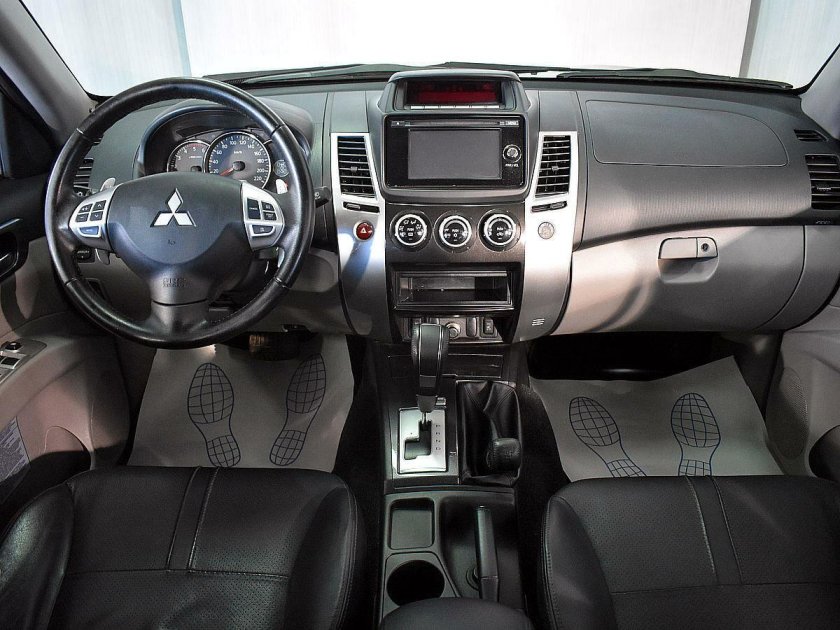 Pajero Sport 2015 салон
