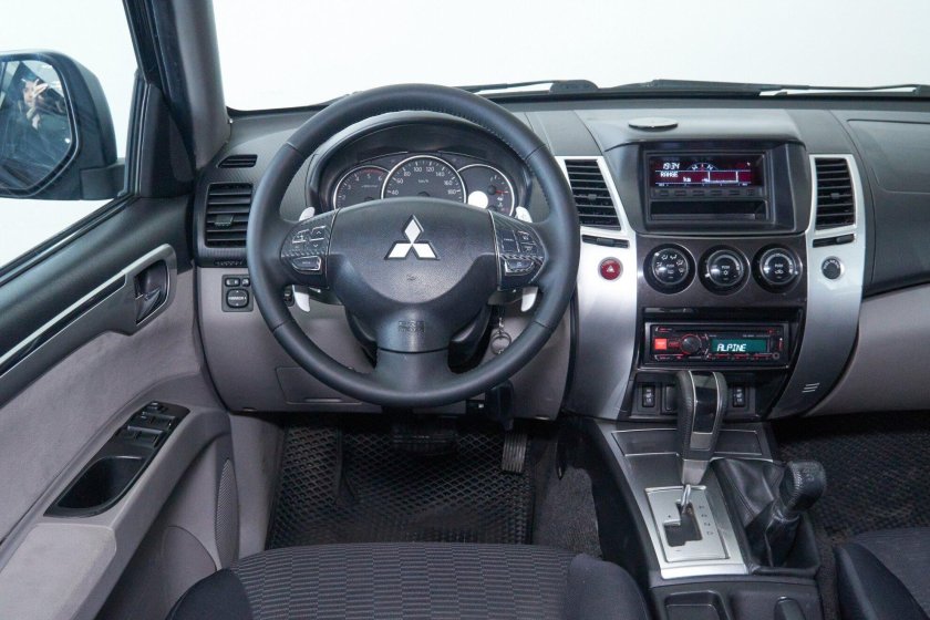 Mitsubishi Pajero Sport 2013