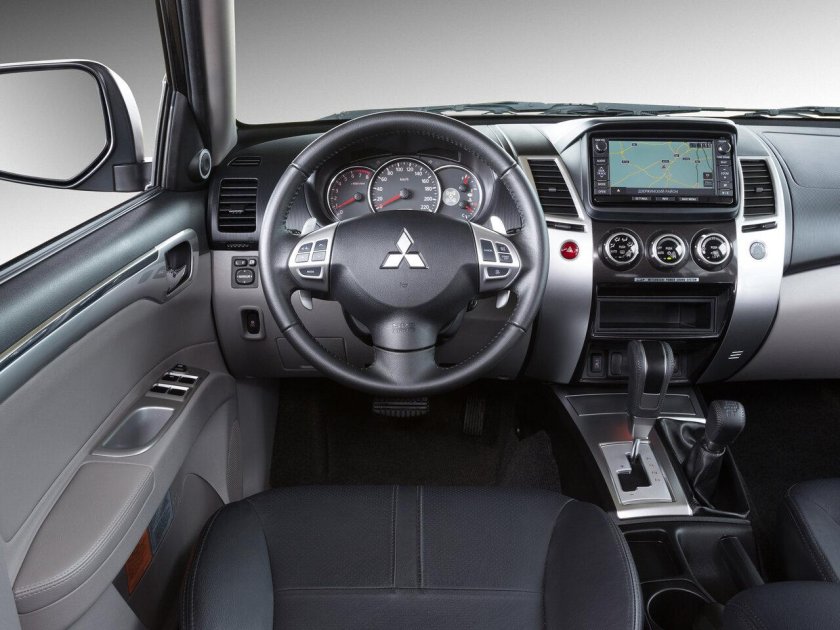 Mitsubishi Pajero Sport 2013