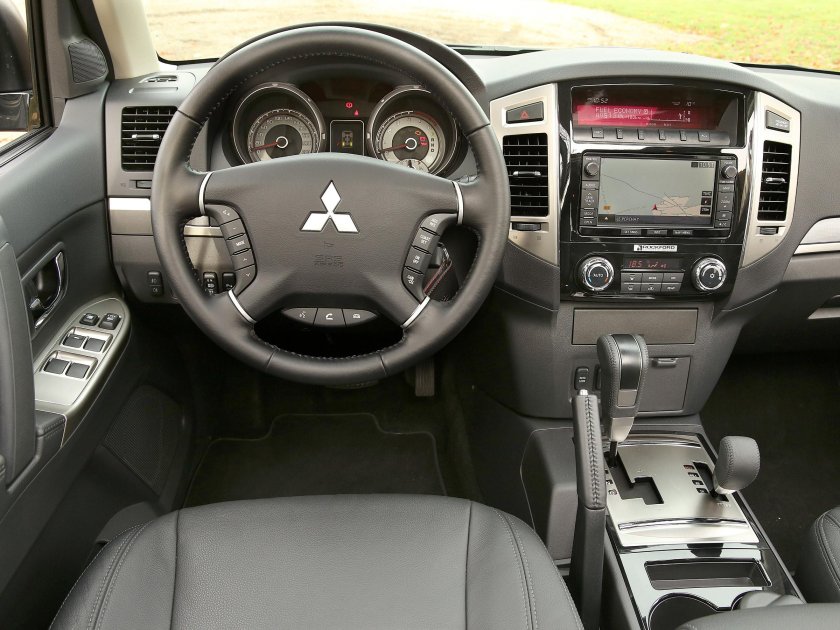 Митсубиси Паджеро 4 салон