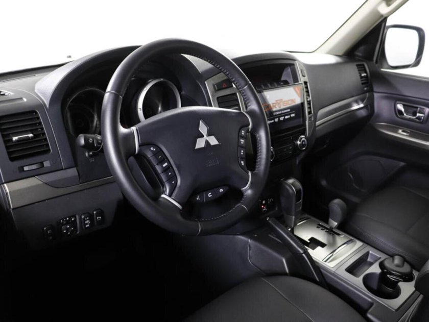 Mitsubishi pajero iv рестайлинг 2