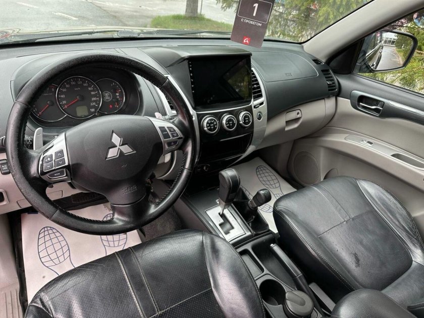 Mitsubishi pajero sport 2011