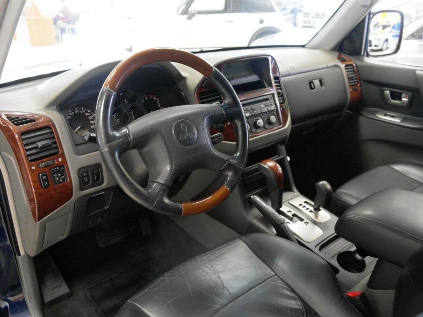 Мицубиси Паджеро 3 3 дверный салон