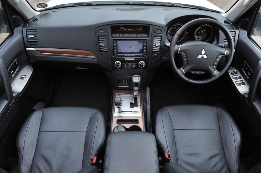 Митсубиси Паджеро 2013 салон