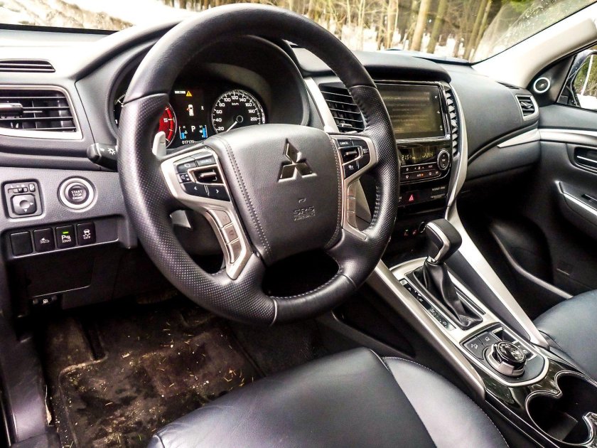 Mitsubishi Pajero Sport 3 салон