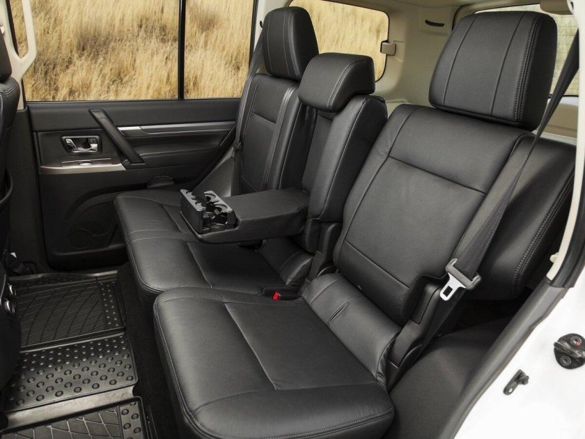 Митсубиси паджеро 4 салон