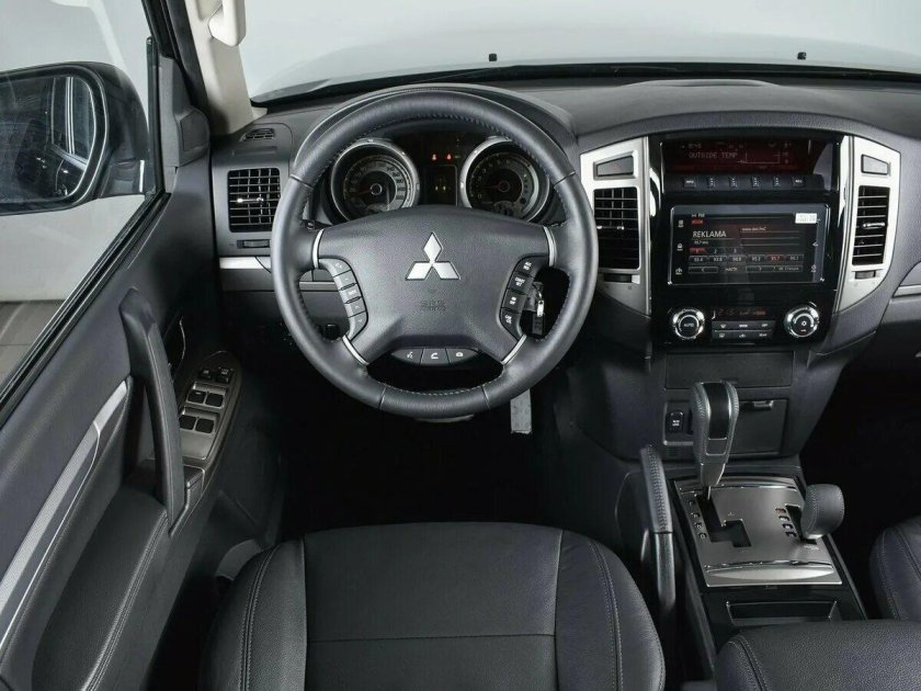 Митсубиси Паджеро 4 салон