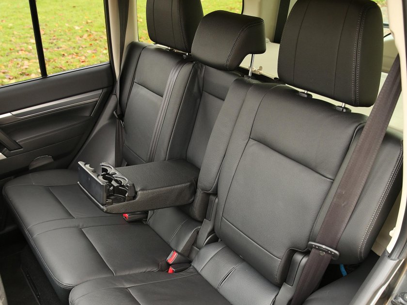 Митсубиси Паджеро 4 салон