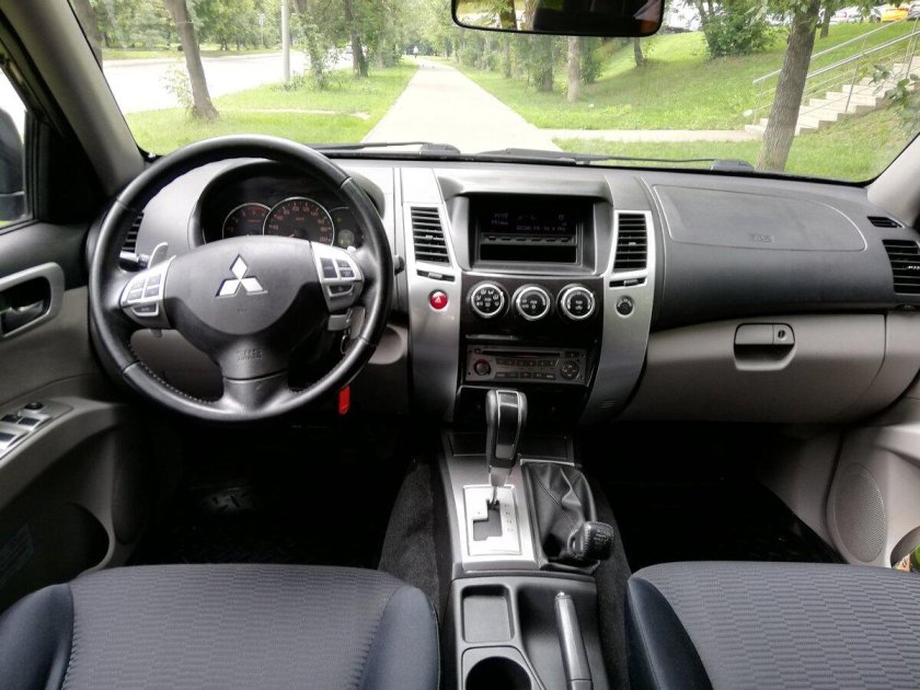 Mitsubishi Pajero Sport 2 салон