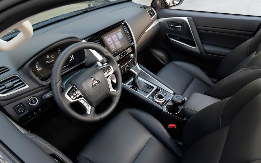 Mitsubishi Pajero Sport 2022 салон