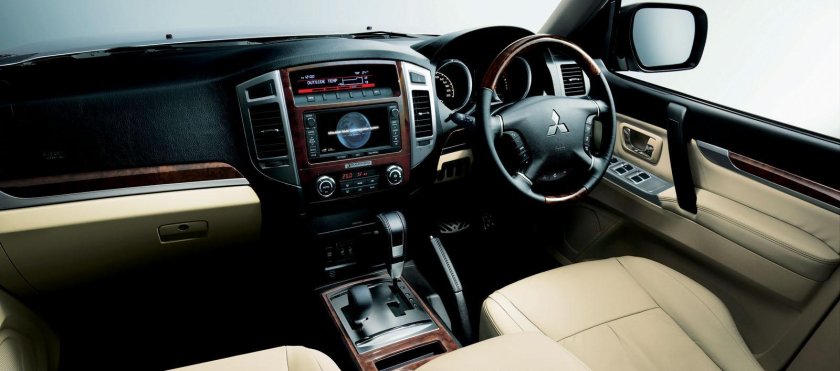 Mitsubishi Pajero 2005 салон