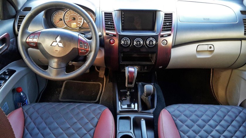 Mitsubishi Pajero Sport 2 салон