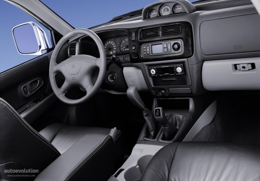 Митсубиси Паджеро 1 поколения салон