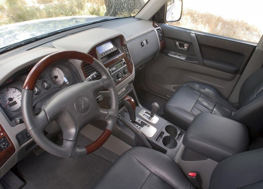 Митсубиси Паджеро 3 салон