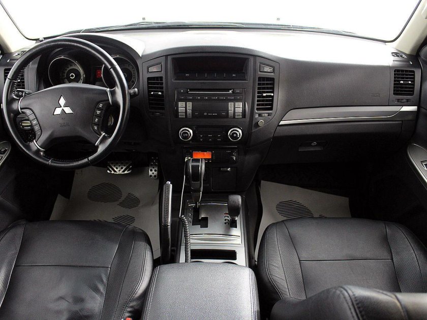 Митсубиси Паджеро 4 салон